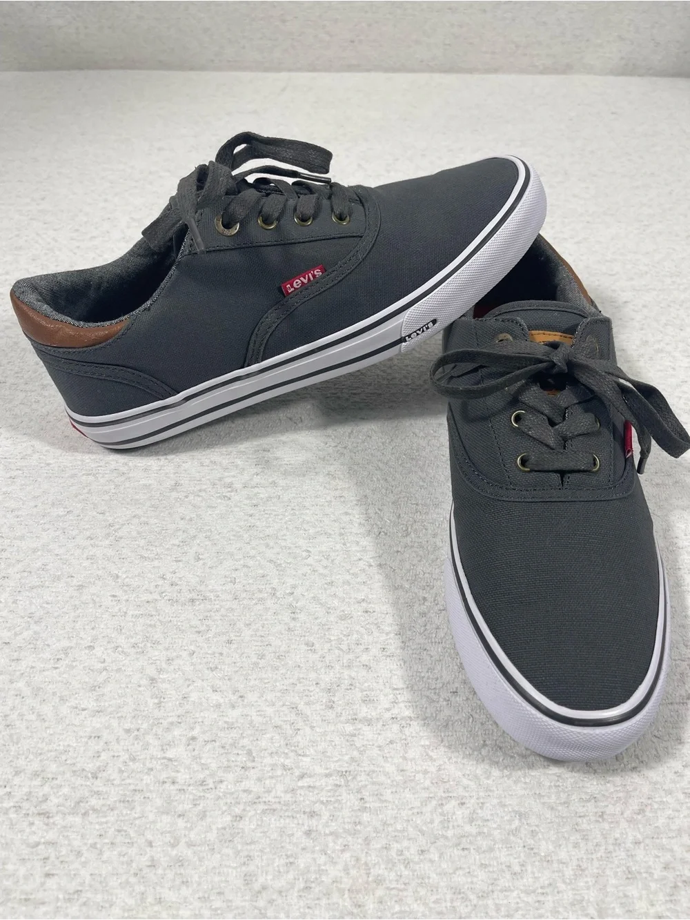 Levi’s Men’s Gray Low Top Sneakers Size 7 Casual Shoes SKU# 0492